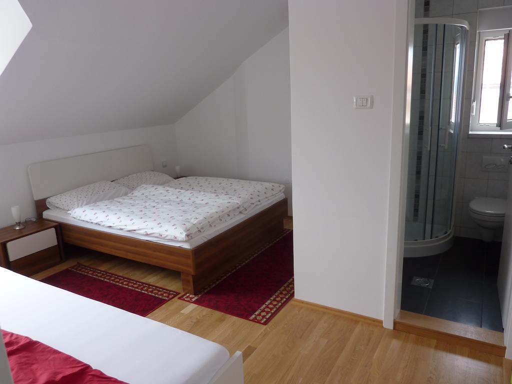 Rooms & Apartment Mira G. 포스토이나 객실 사진