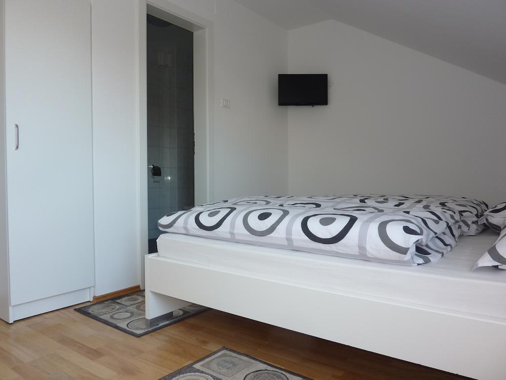 Rooms & Apartment Mira G. 포스토이나 객실 사진
