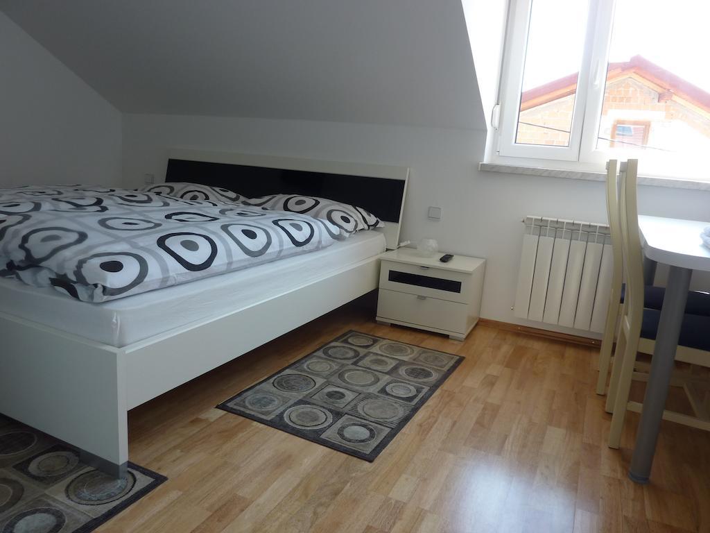 Rooms & Apartment Mira G. 포스토이나 객실 사진
